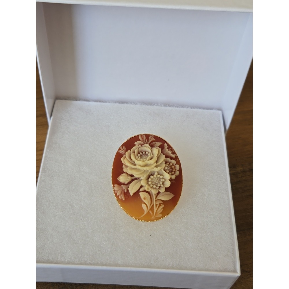 Vintage Cameo Style Floral Brooch Pin Beautiful Estate Piece Oval Gold-Tone Base - Picture 6 of 7